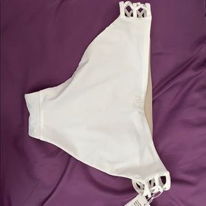 Lululemon Coastline Mid Rise Medium Bottom